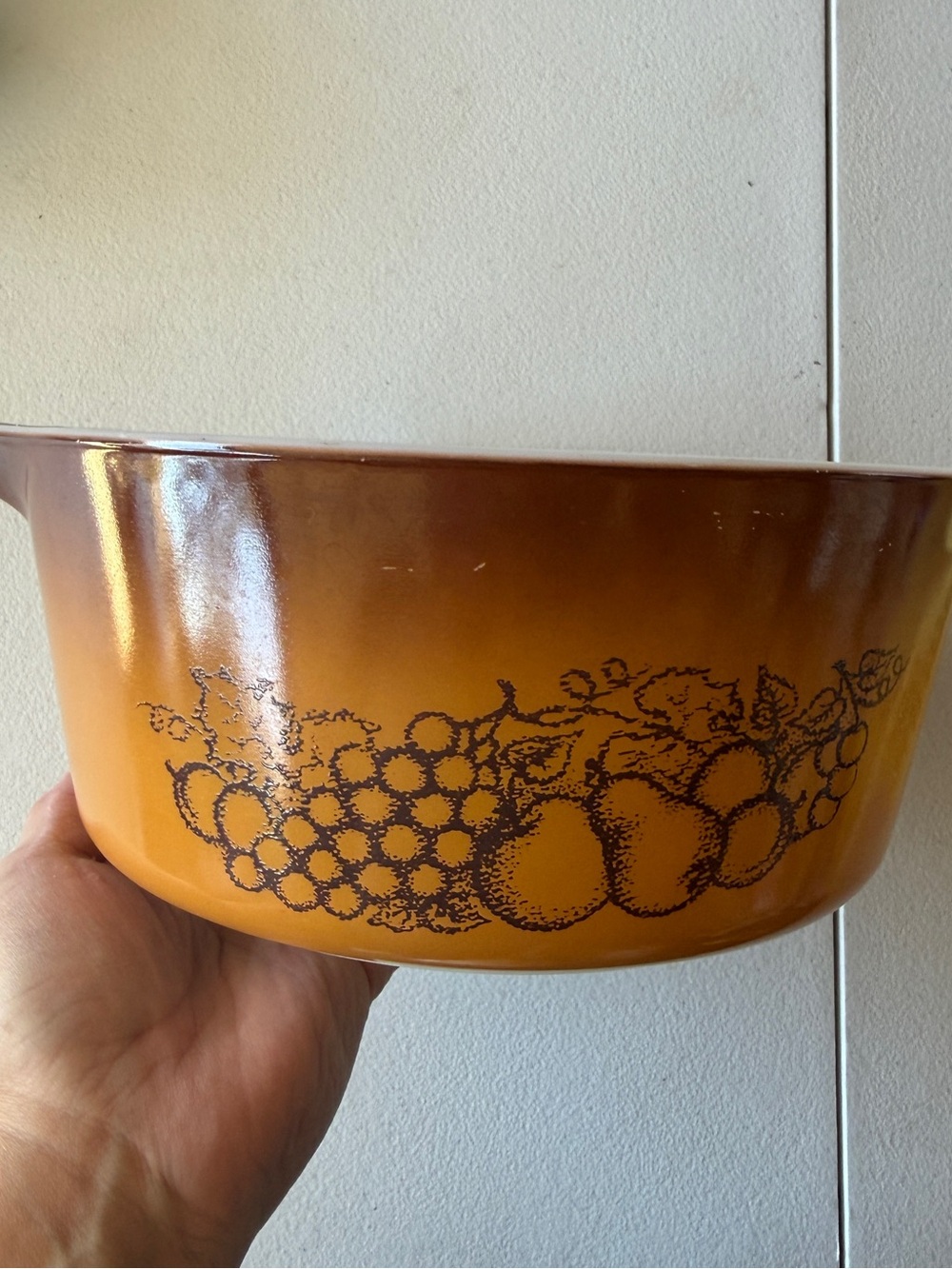 Vintage Pyrex Old Orchard Brown-Orange Fruit Pattern Mixing Bowl 2.5 Quart